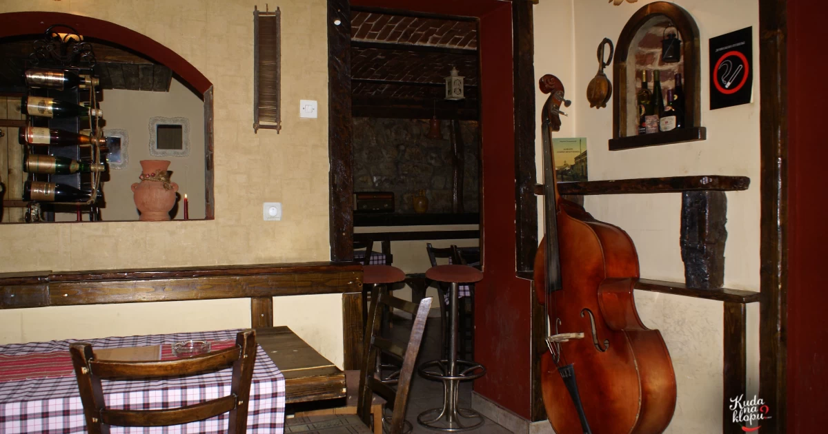 Kafana Fijaker stari