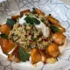 Grilovani losos na tabule salati