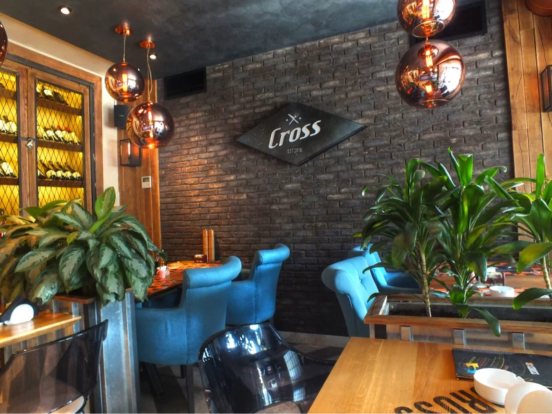 Restoran Cross Kej-1