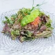Carpaccio od lososa na hladnim kinoa stejku sa kremom od avokada i milerama